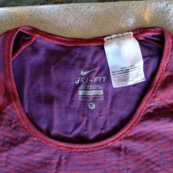 Very nice Nike top in pretty good conditions - Picture 3 of 4